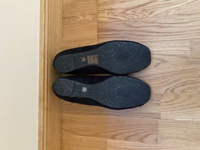 Zapatos planos negros de vestir