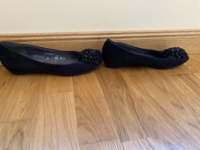 Zapatos planos negros de vestir