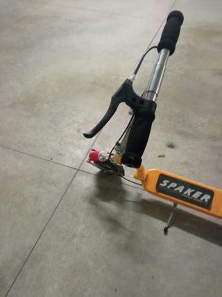 Monopattino ammortizzato con freno