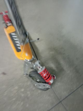 Monopattino ammortizzato con freno