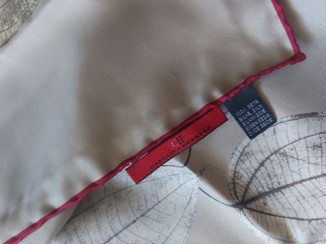 Pañuelo de seda de Carolina Herrera