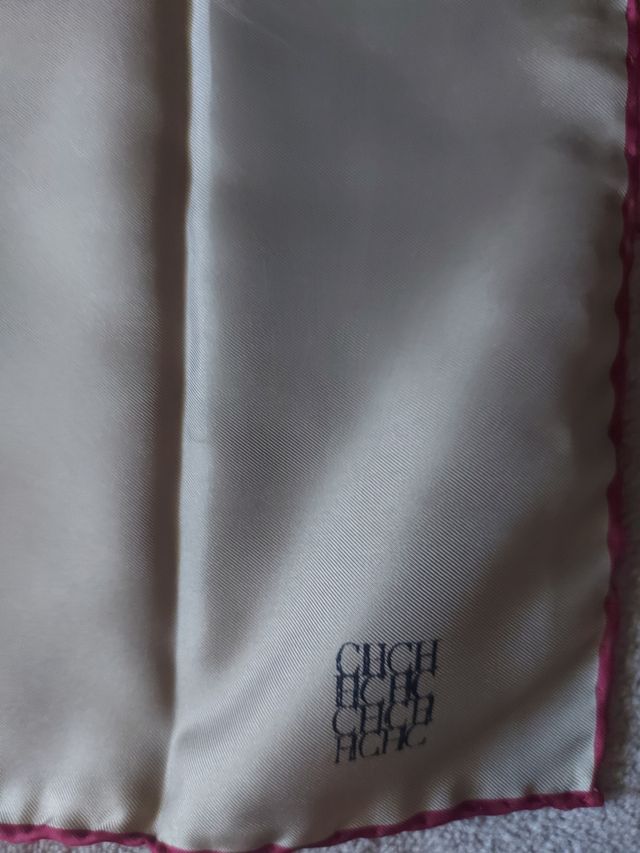 Pañuelo de seda de Carolina Herrera