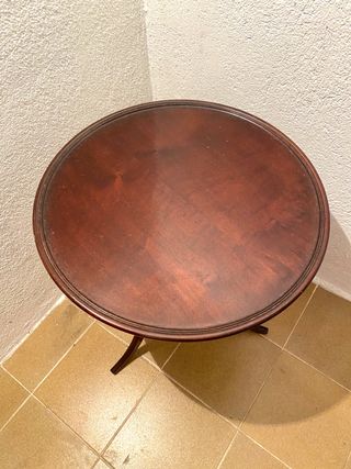 Antigua Mesita velador color nogal