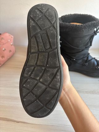 botas negras nieve