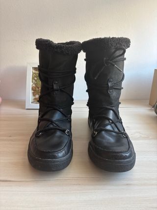 botas negras nieve