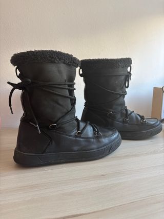 botas negras nieve