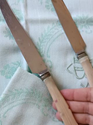 Antiguos cuchillos de asta y acero