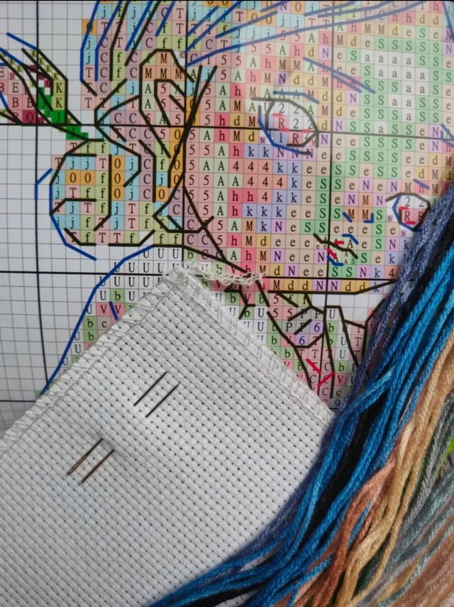 Kit punto de cruz, chica abrazando conejos