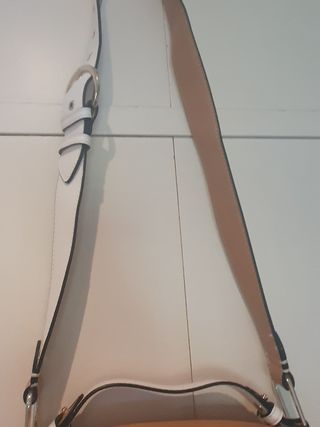 Bolso Zara Camel y correas blancas