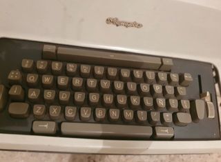Máquina de escribir antigua  Olympia
