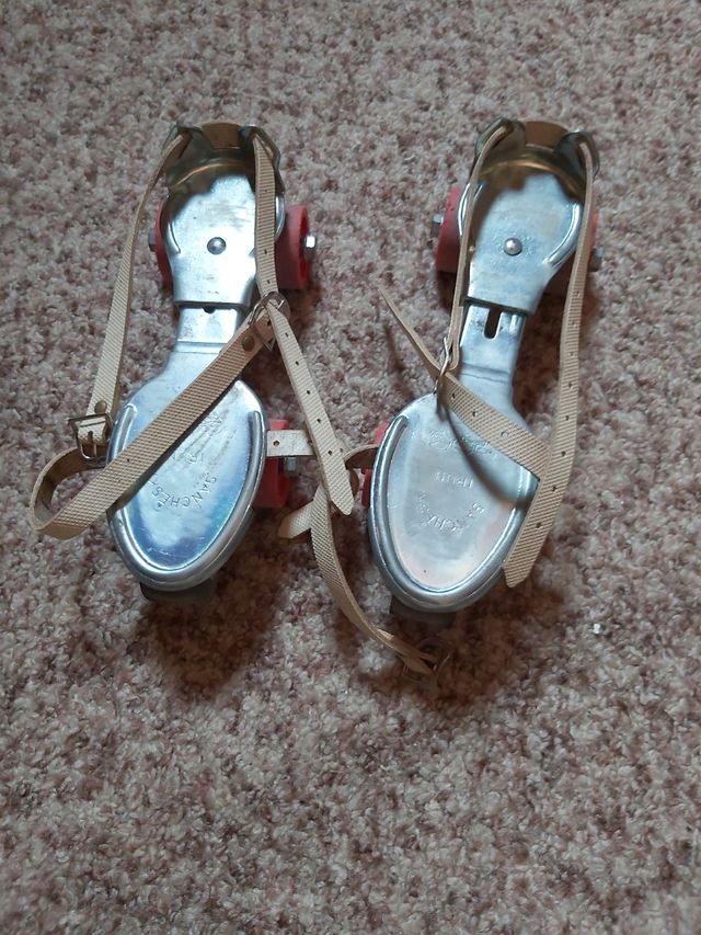 Patines metálicos de 4 ruedas