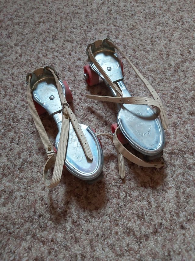 Patines metálicos de 4 ruedas