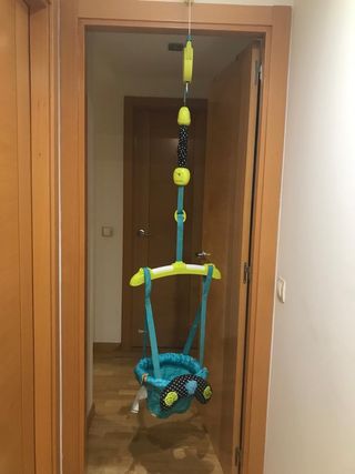 Saltador de puerta para bebé
