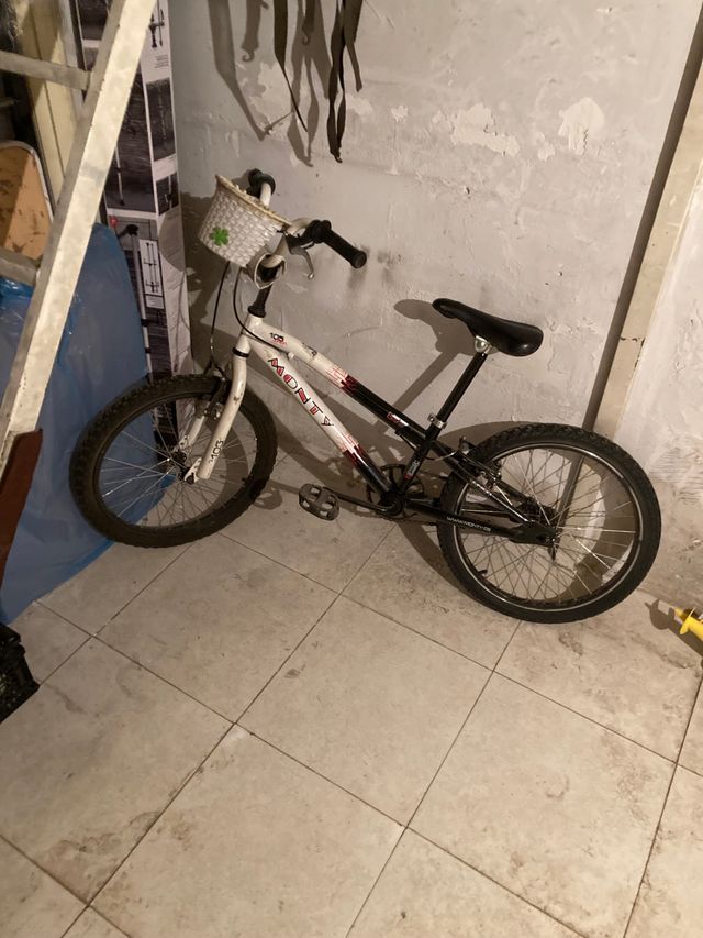 Bicicleta Monty, precio negociable