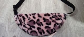 Riñonera de top model.