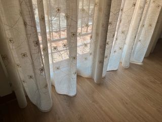 Cortinas bordadas de flores