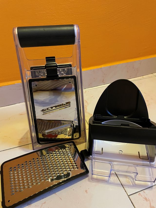 Grattugia 3 Lame Con Contenitore