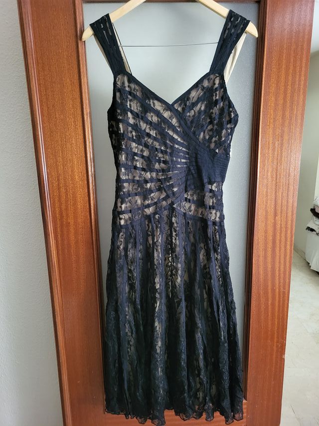 Vestido fiesta de encaje negro