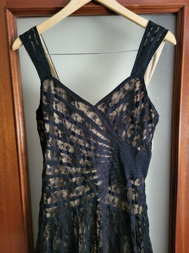 Vestido fiesta de encaje negro