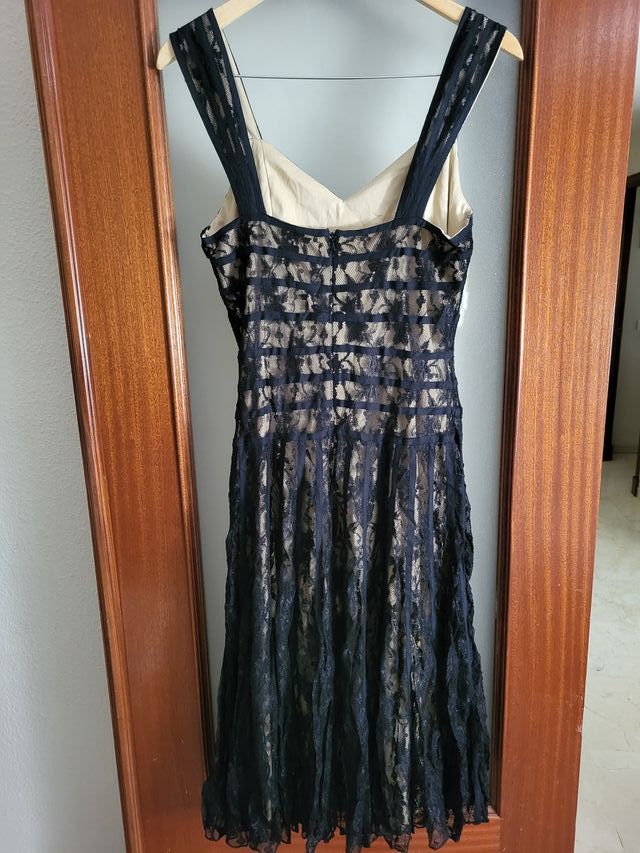Vestido fiesta de encaje negro
