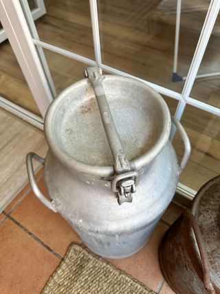 Lechera original antigua, alto aprox. 67 cm.