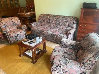 Sofá de 3 plazas con cama, más sofás individuales