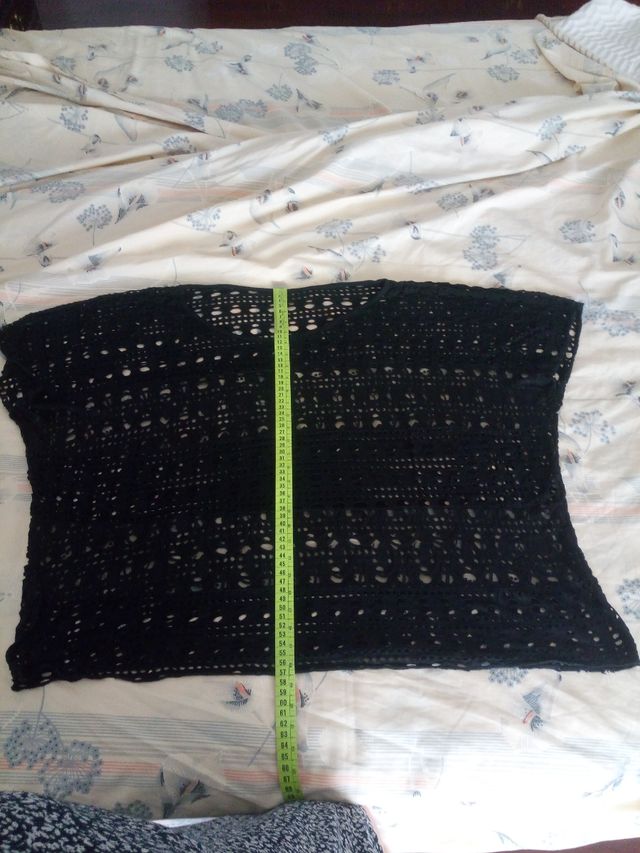 Blusa preta transparente e fresca