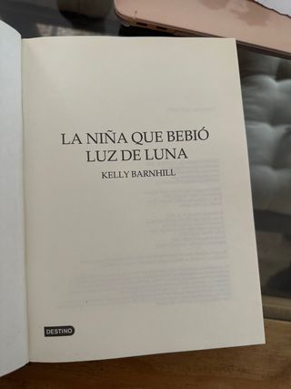 la niña que bebio luz de luna
