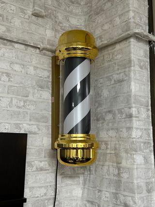 Poste Dorado Barberia - Nuevo