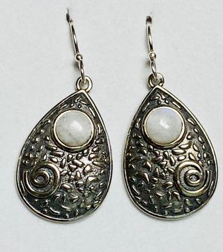 Pendientes con piedra de luna y plata de ley 925