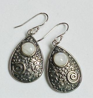 Pendientes con piedra de luna y plata de ley 925