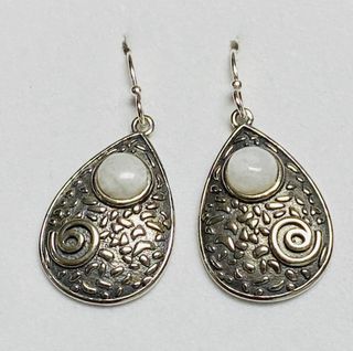Pendientes con piedra de luna y plata de ley 925