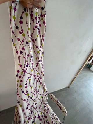 Silla de estudio y cortinas