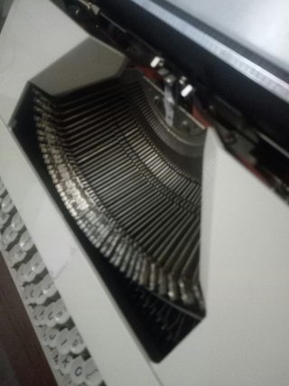 Maquina de escribir antigua