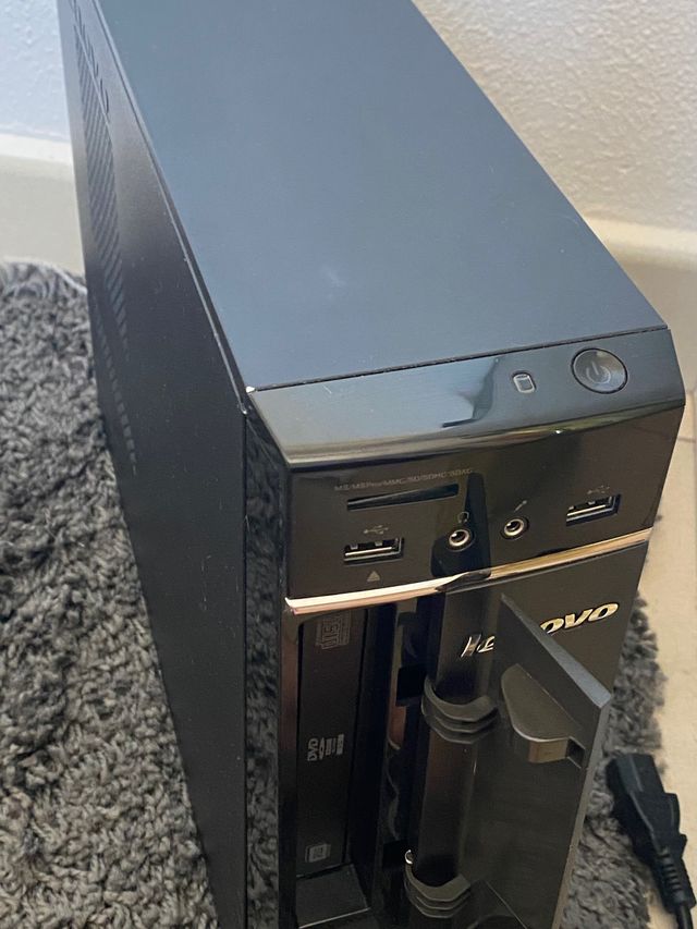 Ordenador Lenovo con monitor Samsung