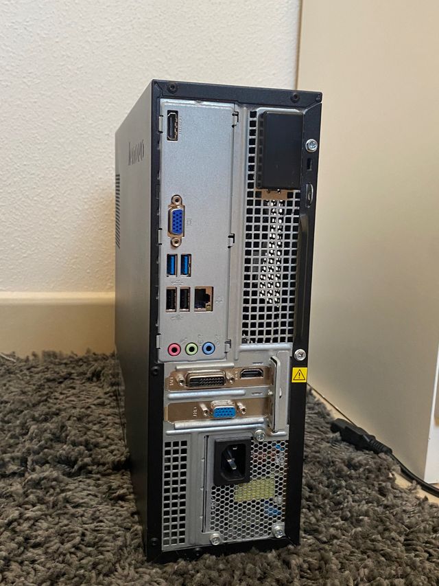 Ordenador Lenovo con monitor Samsung