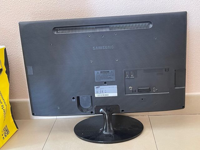 Ordenador Lenovo con monitor Samsung