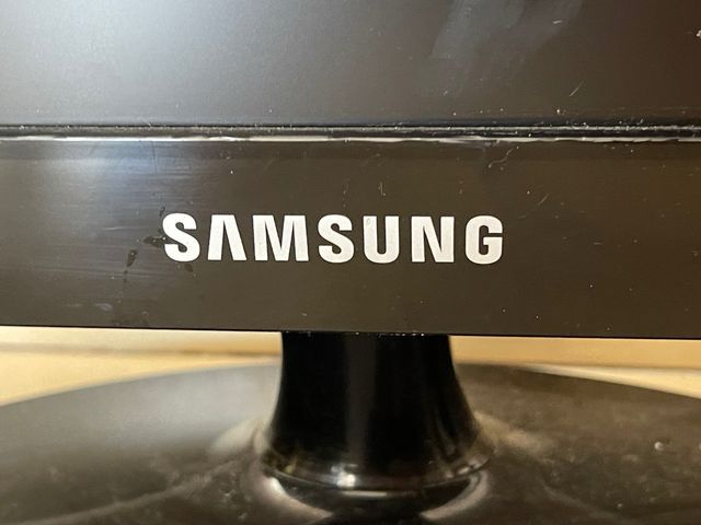 Ordenador Lenovo con monitor Samsung