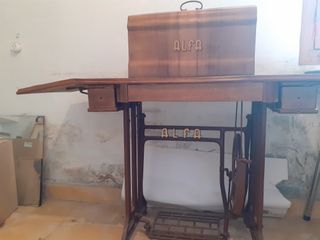 Máquina de coser antigua ALFA