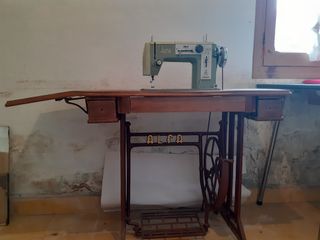 Máquina de coser antigua ALFA