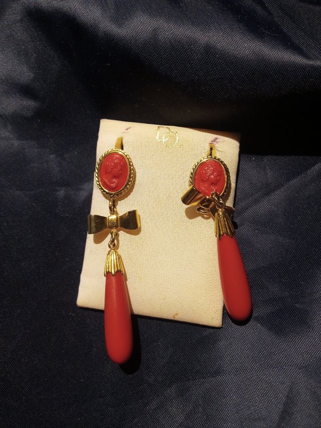 Pendientes lagrima con camafeo