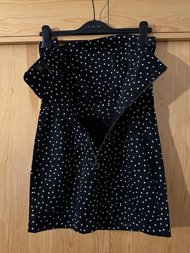 Vestido negro a motas blancas , palabra de honor