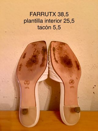 FARRUTX - sandalias mules tacón kitty 38,5