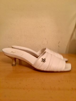 FARRUTX - sandalias mules tacón kitty 38,5
