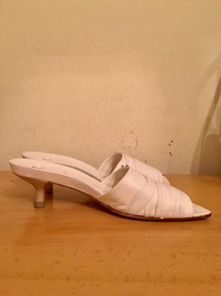 FARRUTX - sandalias mules tacón kitty 38,5
