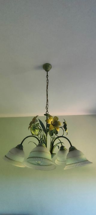 Lampadario in ferro battuto