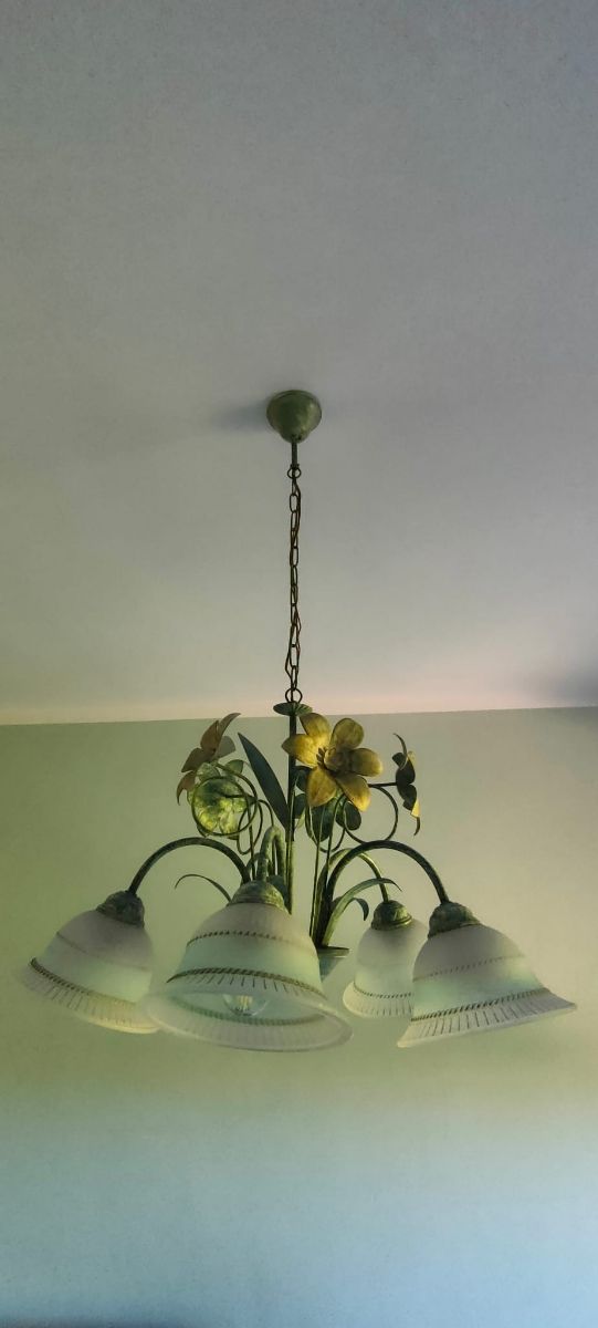 Lampadario in ferro battuto