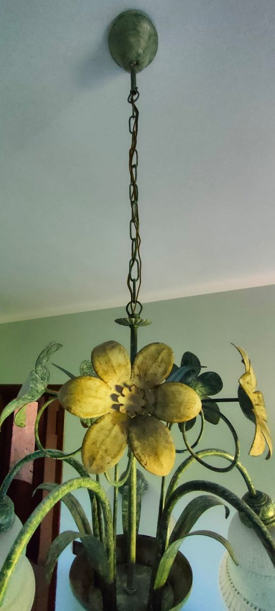 Lampadario in ferro battuto