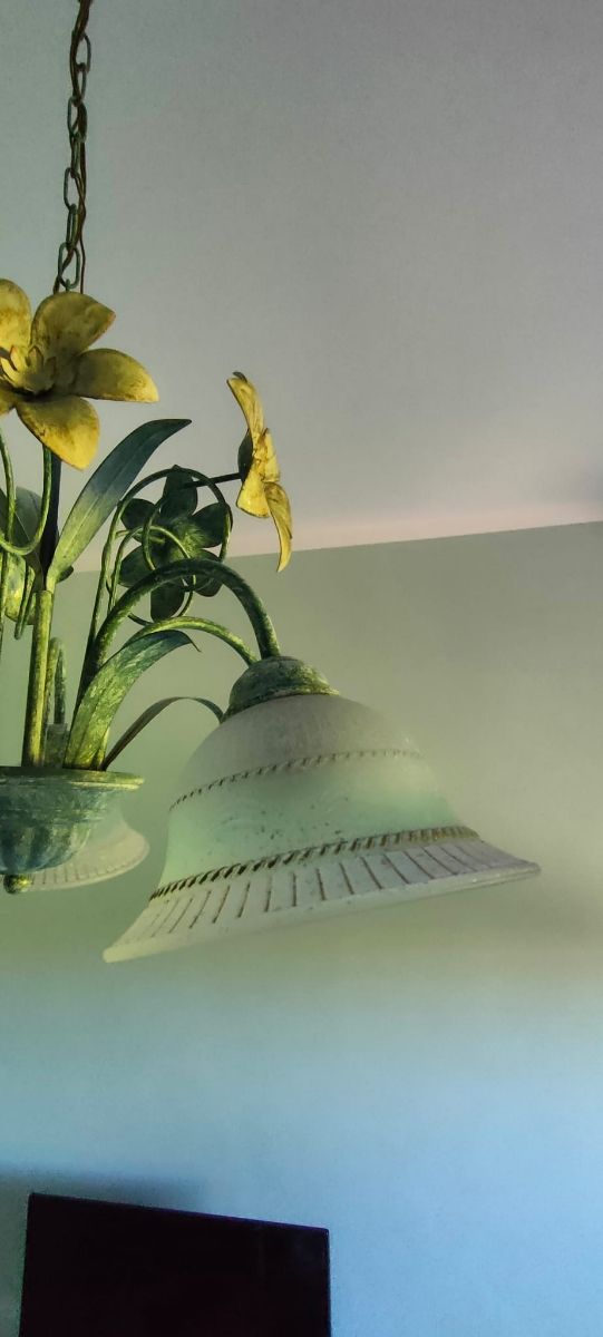 Lampadario in ferro battuto