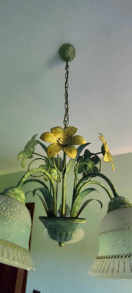 Lampadario in ferro battuto